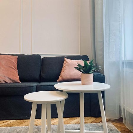 Beautiful Apartment With Two Rooms, Cracow Old Town คราคูฟ ภายนอก รูปภาพ