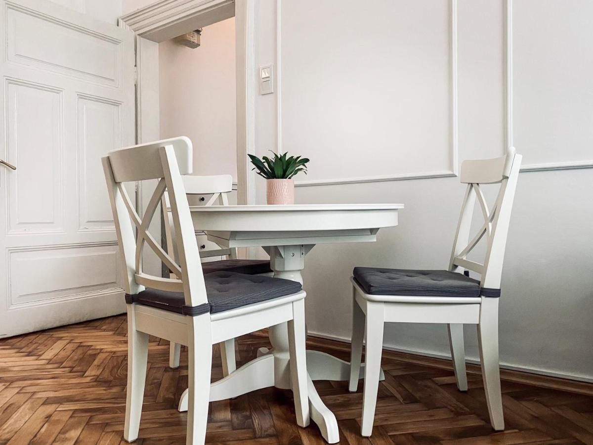 Beautiful Apartment With Two Rooms, Cracow Old Town คราคูฟ ภายนอก รูปภาพ