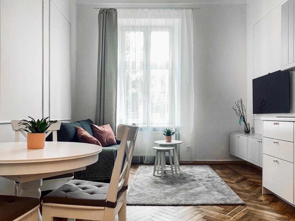 Beautiful Apartment With Two Rooms, Cracow Old Town คราคูฟ ภายนอก รูปภาพ