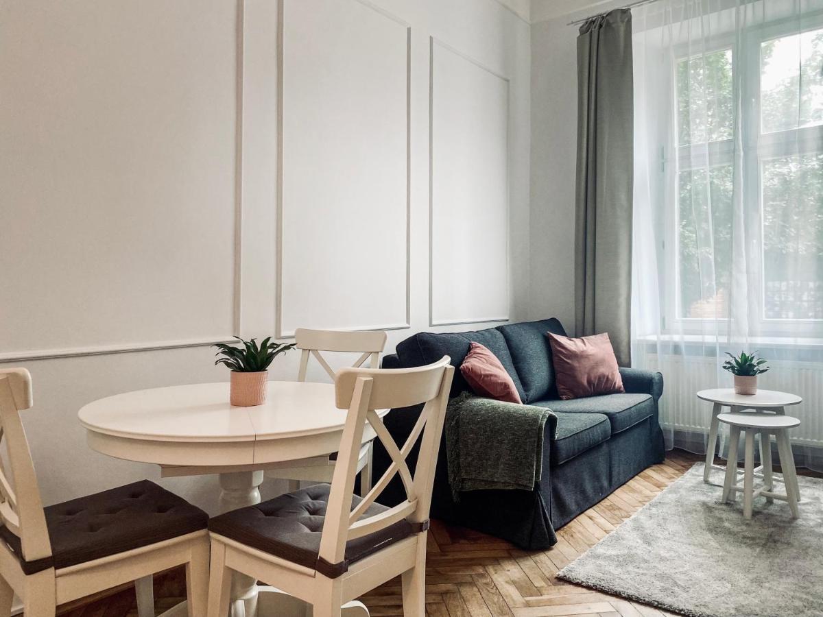 Beautiful Apartment With Two Rooms, Cracow Old Town คราคูฟ ภายนอก รูปภาพ